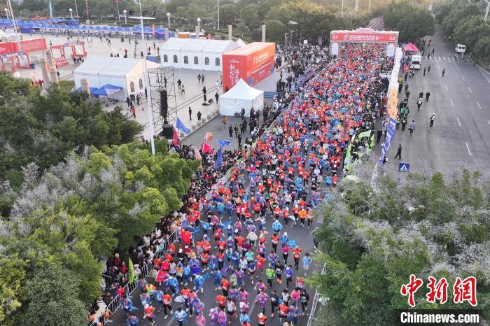 赣州2024马拉松：两万名跑者激情竞逐，全程、半