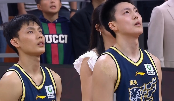 广东男篮大胜吉林，徐杰胡明轩带病坚持影响防