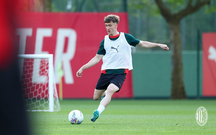 米兰队米兰内洛展开备战训练 师徒齐心冲刺新赛