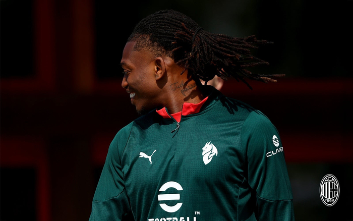 米兰队米兰内洛展开备战训练 师徒齐心冲刺新赛