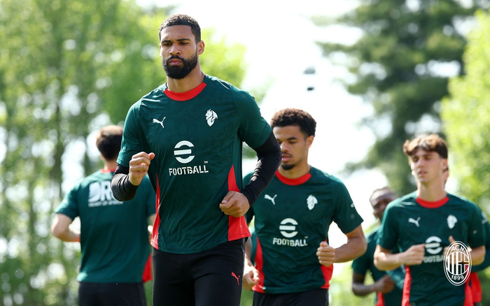 米兰队米兰内洛展开备战训练 师徒齐心冲刺新赛