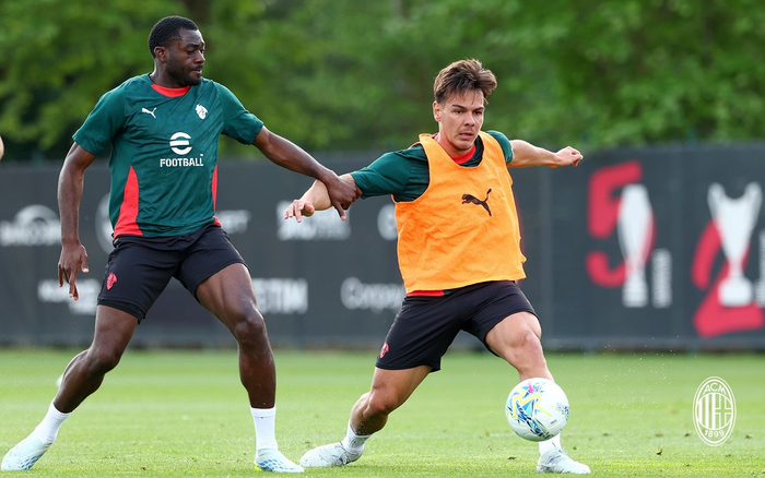 米兰队米兰内洛展开备战训练 师徒齐心冲刺新赛